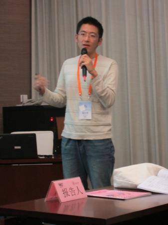 董文勇副教授在会议室做报告