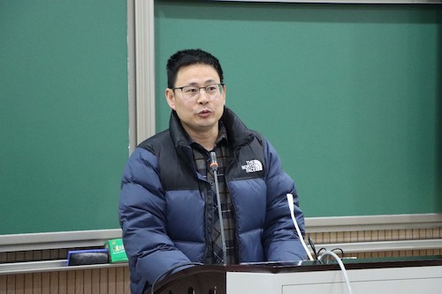 学校公管处副处长王伟解读公用房改革办法